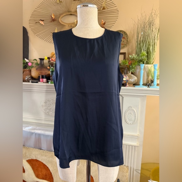 Quince Washable Stretch Silk Shell Tank in Navy M - Picture 8 of 13